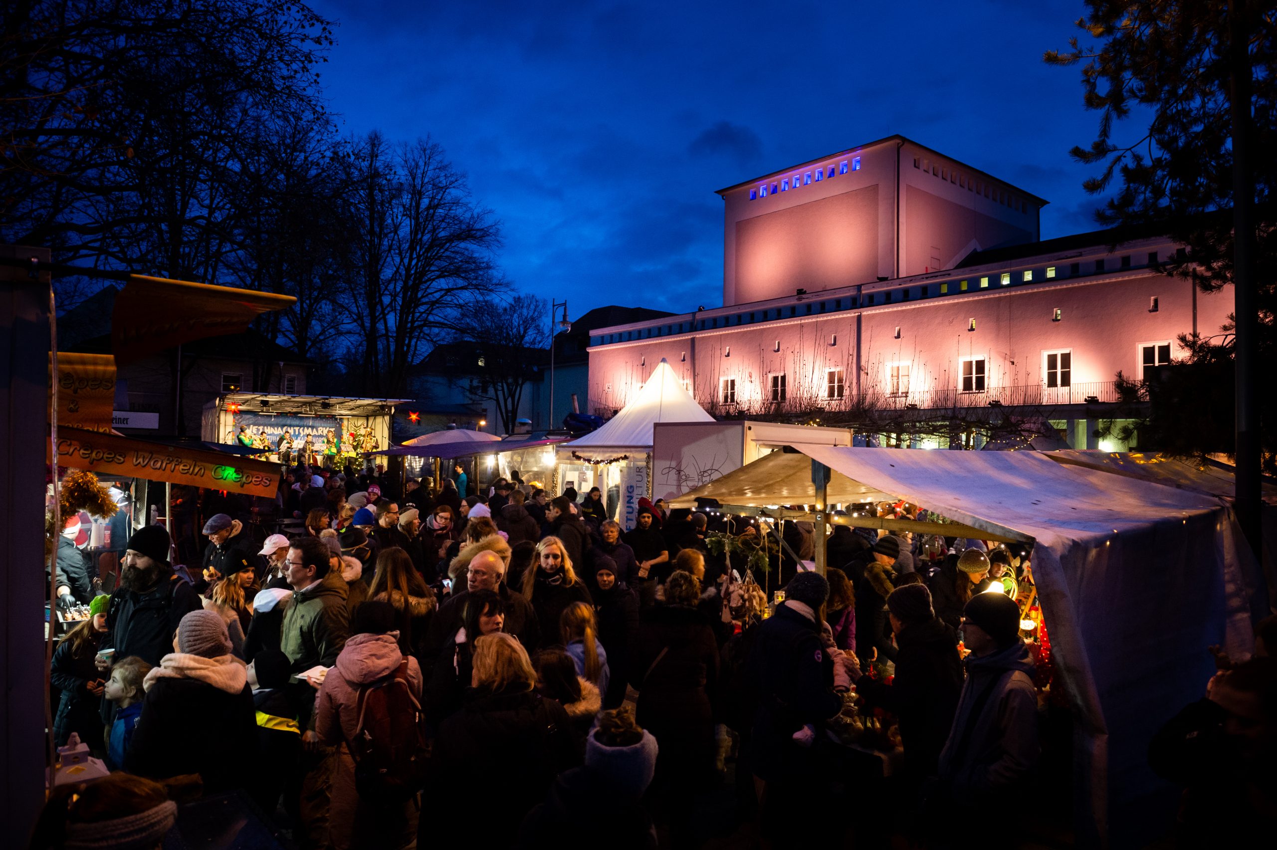 THEATER KARLSHORSTBASTELAKTION AUF DEM WEIHNACHTSMARKT Stiftung